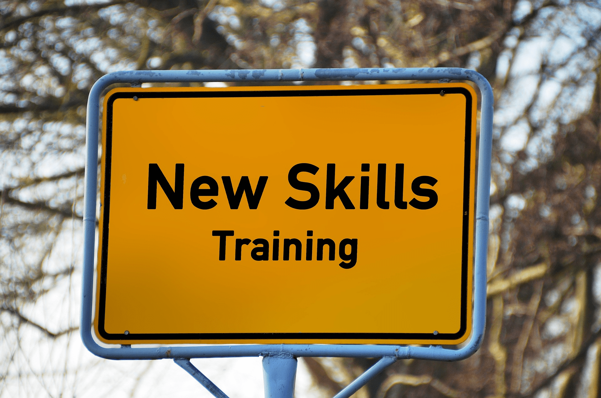 Ortsschild mit der Aufschrift New Skills Training